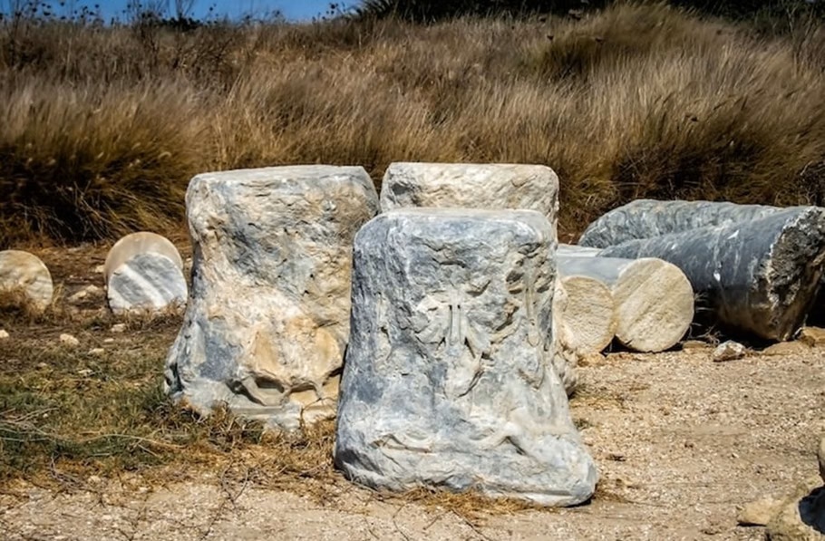 Illustrasi: Batuan kuno.