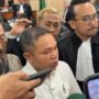 Abdul Wahid saat keluar dari ruang sidang di Pengadilan Negeri Pekanbaru, Riau, Kamis (26/3/2026). (Kompas)