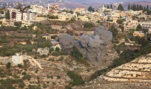 Asap mengepul setelah serangan Israel menyusul perintah evakuasi militer Israel, di Chehour, Lebanon selatan, 19 November 2025. (Reuters)