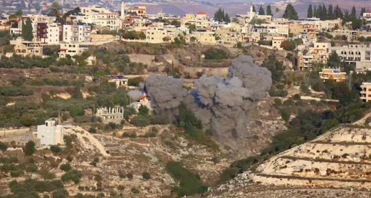 Asap mengepul setelah serangan Israel menyusul perintah evakuasi militer Israel, di Chehour, Lebanon selatan, 19 November 2025. (Reuters)