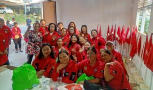 Para Srikandi dan Pengurus PBB di Kota Batam, bersama Pengurus DPD PBB Provinsi Kepri, di sela kegiatan berbagi sembako beberapa hari lalu.