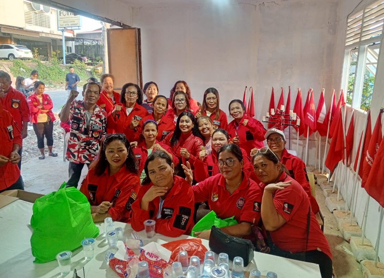 Para Srikandi dan Pengurus PBB di Kota Batam, bersama Pengurus DPD PBB Provinsi Kepri, di sela kegiatan berbagi sembako beberapa hari lalu.