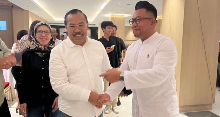 Ketua DPW PSI Kepulauan Riau, Onward Siahaan (kiri) bersama Ketua DPD PSI Kota Batam, Donal Pangihutan.