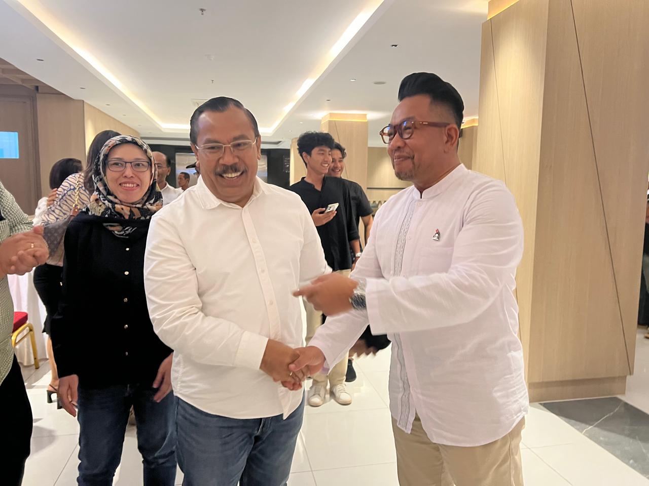 Ketua DPW PSI Kepulauan Riau, Onward Siahaan (kiri) bersama Ketua DPD PSI Kota Batam, Donal Pangihutan.