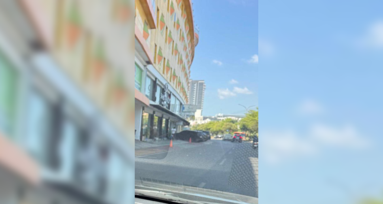 Hotel Sahid Vanilla Nagoya Batam di Jl Pembangunan Blok VI, Batu Selicin, Lubuk Baja, Batam diduga berdiri megah dan kokoh di atas ruang milik jalan (rumija) dan ruang pengawasan jalan (ruwasja).