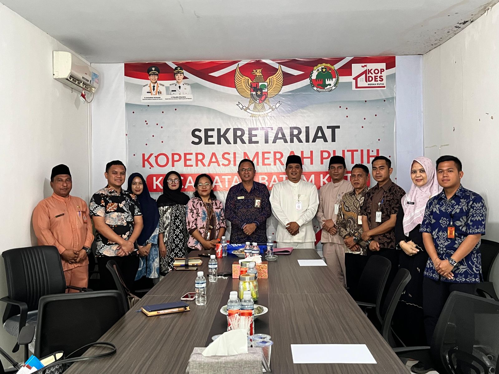 Pinmpinan dan staf Ombudsman RI Perwakilan Kepri bersama Camat dan staf Kecamatan Batam Kota, Kota Batam, 16/4/2026.