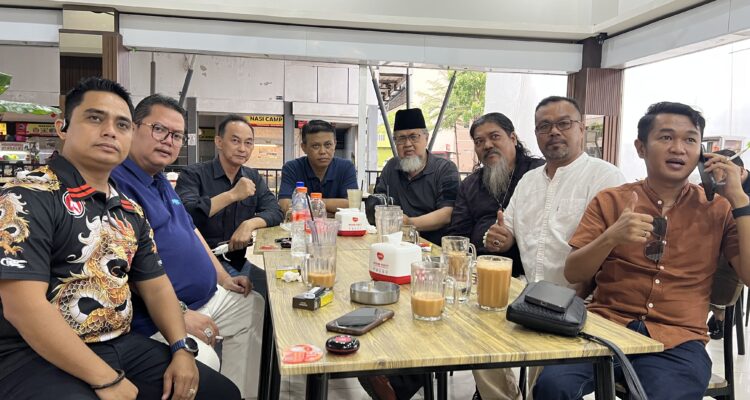 Para tokoh Melayu yang menggagas dan menyelenggarakan Hari Marwah Provinsi Kepulauan Riau ke-26 di Batam pada 15 Mei 2026. Ada pimpinan pemerintah yang melarang diselenggarakan di Batam, namun tokoh Melayu Kepri bersikukuh tetap akan melaksanakan acara itu di Batam.