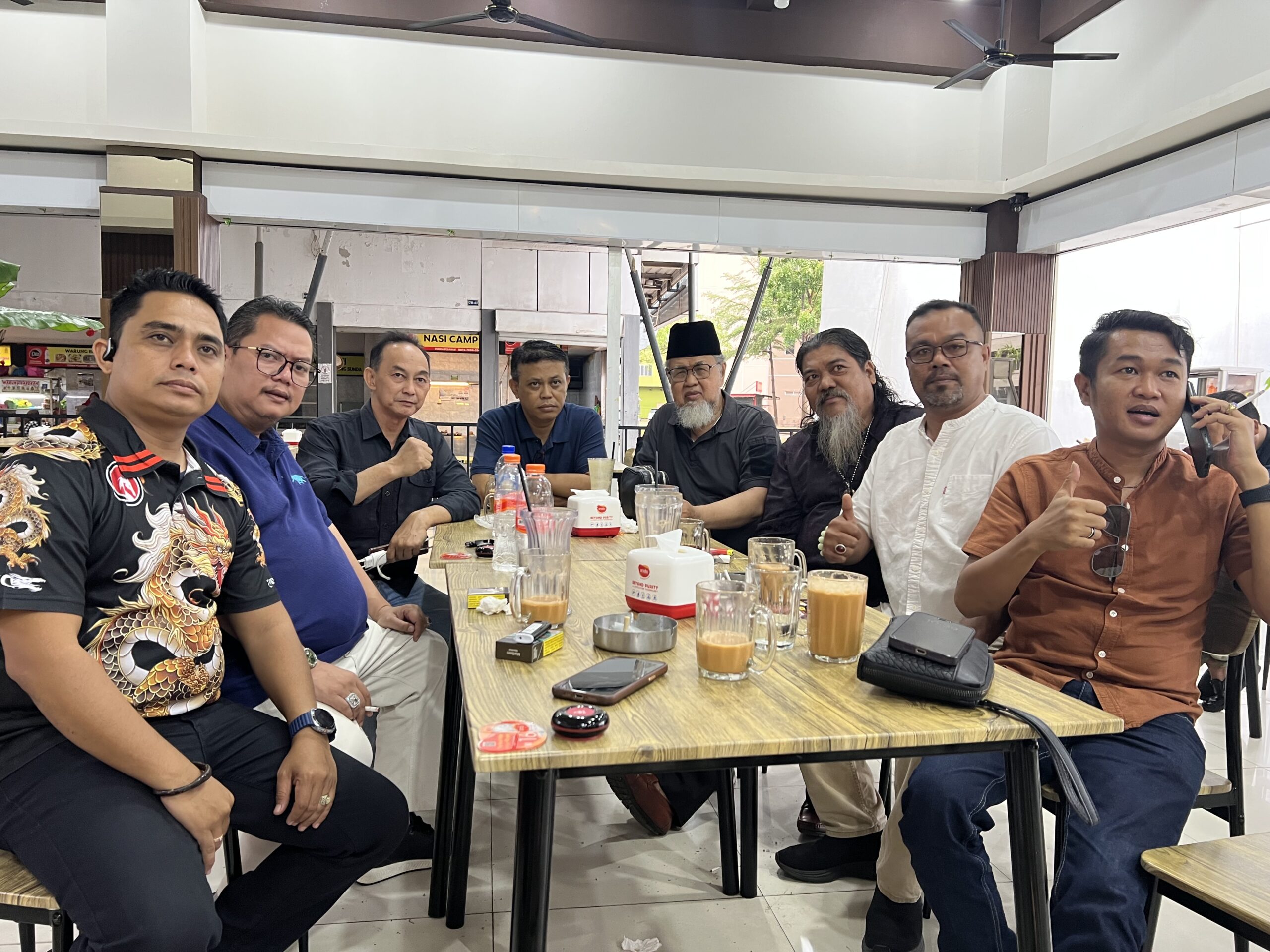 Para tokoh Melayu yang menggagas dan menyelenggarakan Hari Marwah Provinsi Kepulauan Riau ke-26 di Batam pada 15 Mei 2026. Ada pimpinan pemerintah yang melarang diselenggarakan di Batam, namun tokoh Melayu Kepri bersikukuh tetap akan melaksanakan acara itu di Batam.
