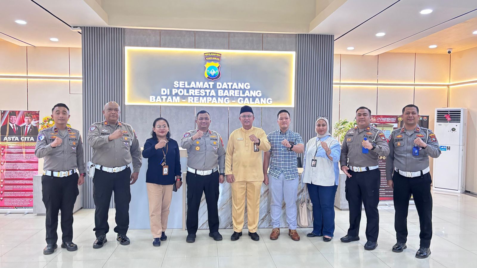 Ombudsman RI Perwakilan Kepri bersama Polresta Barelang usai mengadakan rapat di Ruang Rapat Polresta Barelang, Jumat, 10/4/2026.