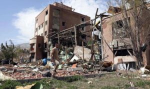 Perang memasuki minggu keenam dengan prospek perundingan perdamaian yang sangat tipis. (AFP)