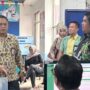 Ketua Ombudsman RI Perwakilan Kepri, Lagat Siadari menyaksikan langsung pelayanan publik di Kantor Camat Bengkong, Kota Batam, Kami, 9/4/2026.