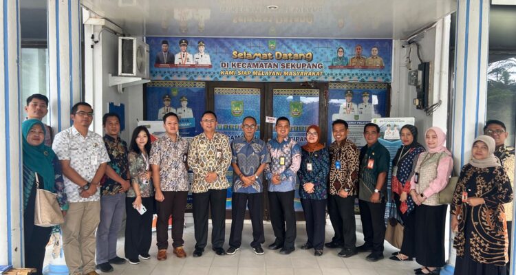 Ombudsman Perwakilan Kepri saat memantau fasilitas dan kenyamanan warga terkait pelayanan publik di di Sekupang.