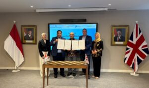 Penandatanganan kerjasama antara PT Wiraraja Indonesia dengan Polythene UK Ltd, di Kedubes RI du London, pada 29 Juni 2026.