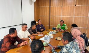 Perwakilan Ombudsman RI Provinsi Kepulauan Riau (Kepri) dalam pemantauan langsung terkait pelayanan publik tingkat kecamatan dan kelurahan di Kantor Kecamatan Sungai Beduk pada Kamis, 9 Juli 2026.