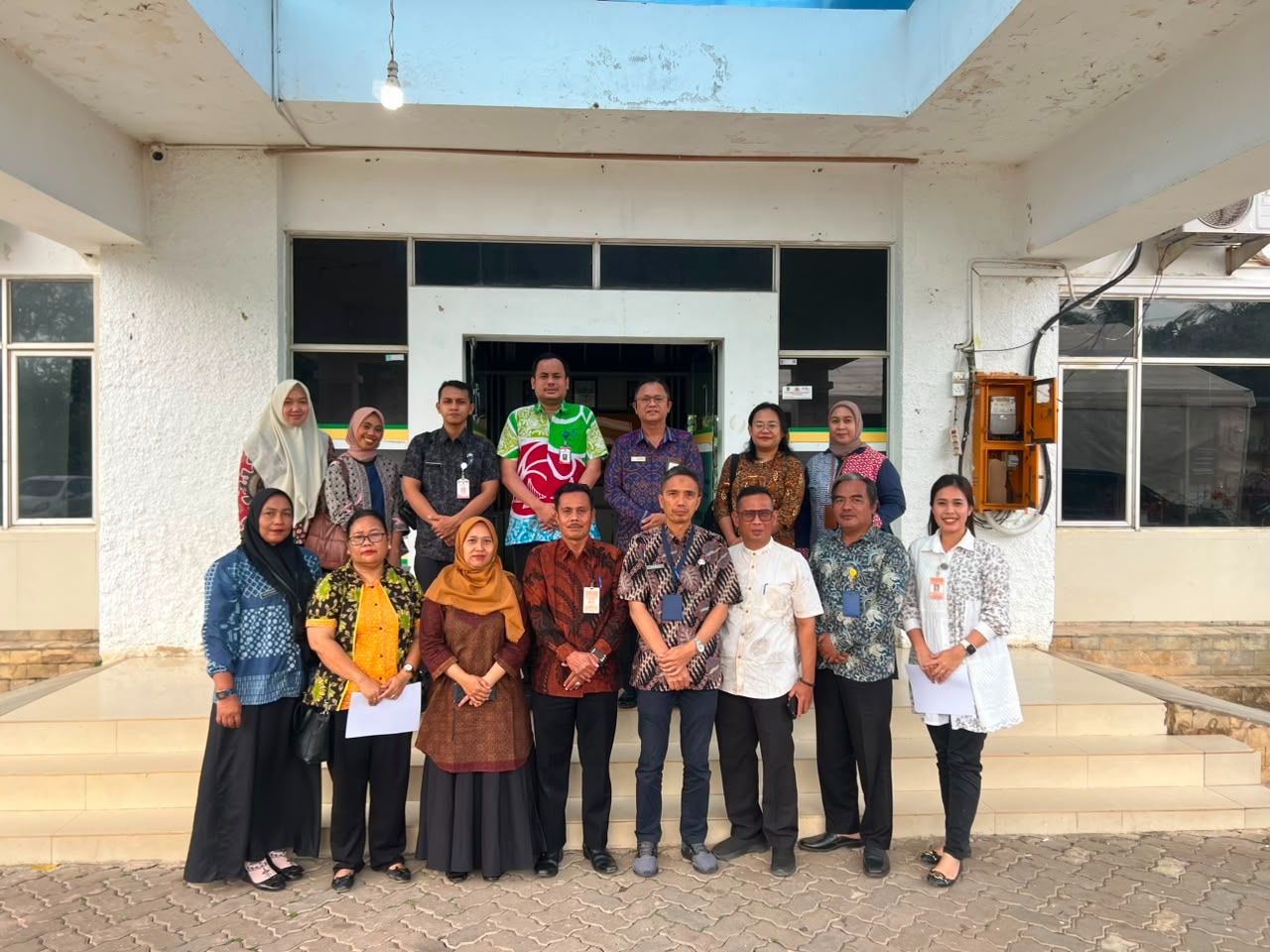 Perwakilan Ombudsman RI Provinsi Kepulauan Riau (Kepri) dan Camat serta stafnya di Kantor Kecamatan Sungai Beduk pada Kamis, 9 Juli 2026.