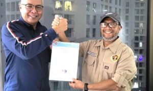 Ketua PWI Pusat, Akhmad Munir dan Ketua PWI Kepri, Saibansah Dardani. (PWI)