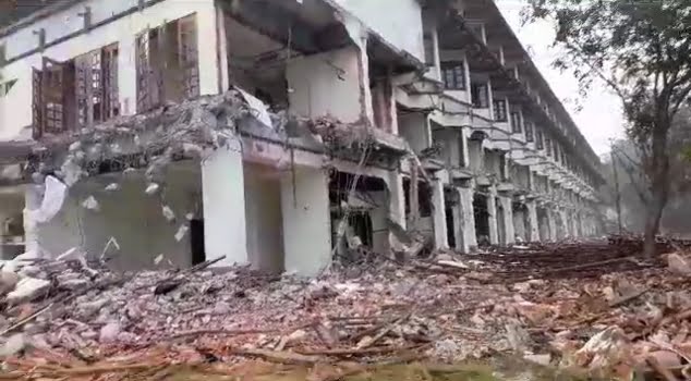 Perobohan gedung Hotel Purajaya yang dilakukan oleh PT Pasifik Estatindo Perkasa di bawah penjagaan Tim Terpadu, atas perintah Kepala BP Batam, pada 21 Juni 2023.