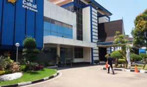 Kantor Pelayanan Umum (KPU) Bea Cukai Batam. Diduga melindungi jaringan peredaran rokok ilegal.