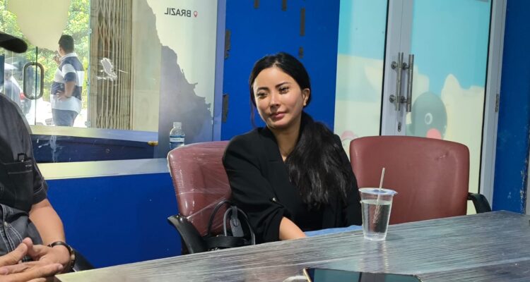 Selebgram Ayu Aulia, saat curhat dengan Forum Pemred di Graha PWI, Batam, Sabtu, 24/9/2026.