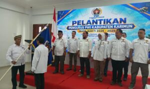 Ketua PWI Kepri, Saibansah Dardani, melantik Pengurus PWI Kabupaten Karimun di bawah kepemimpinan Riadi, Selasa, 29 September 2026.