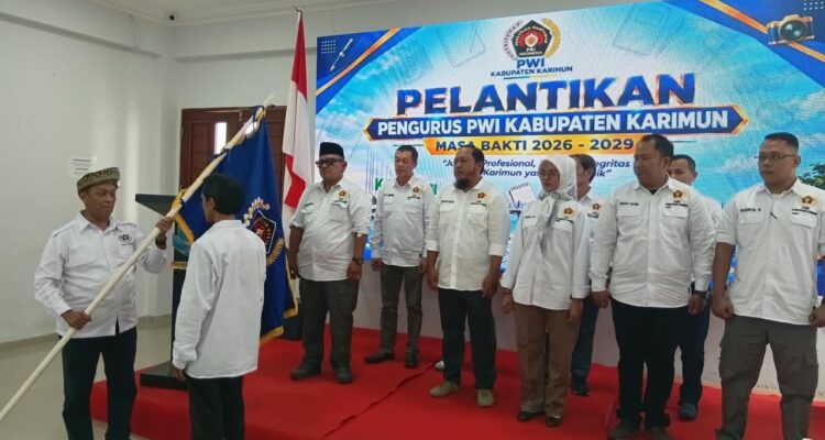 Ketua PWI Kepri, Saibansah Dardani, melantik Pengurus PWI Kabupaten Karimun di bawah kepemimpinan Riadi, Selasa, 29 September 2026.