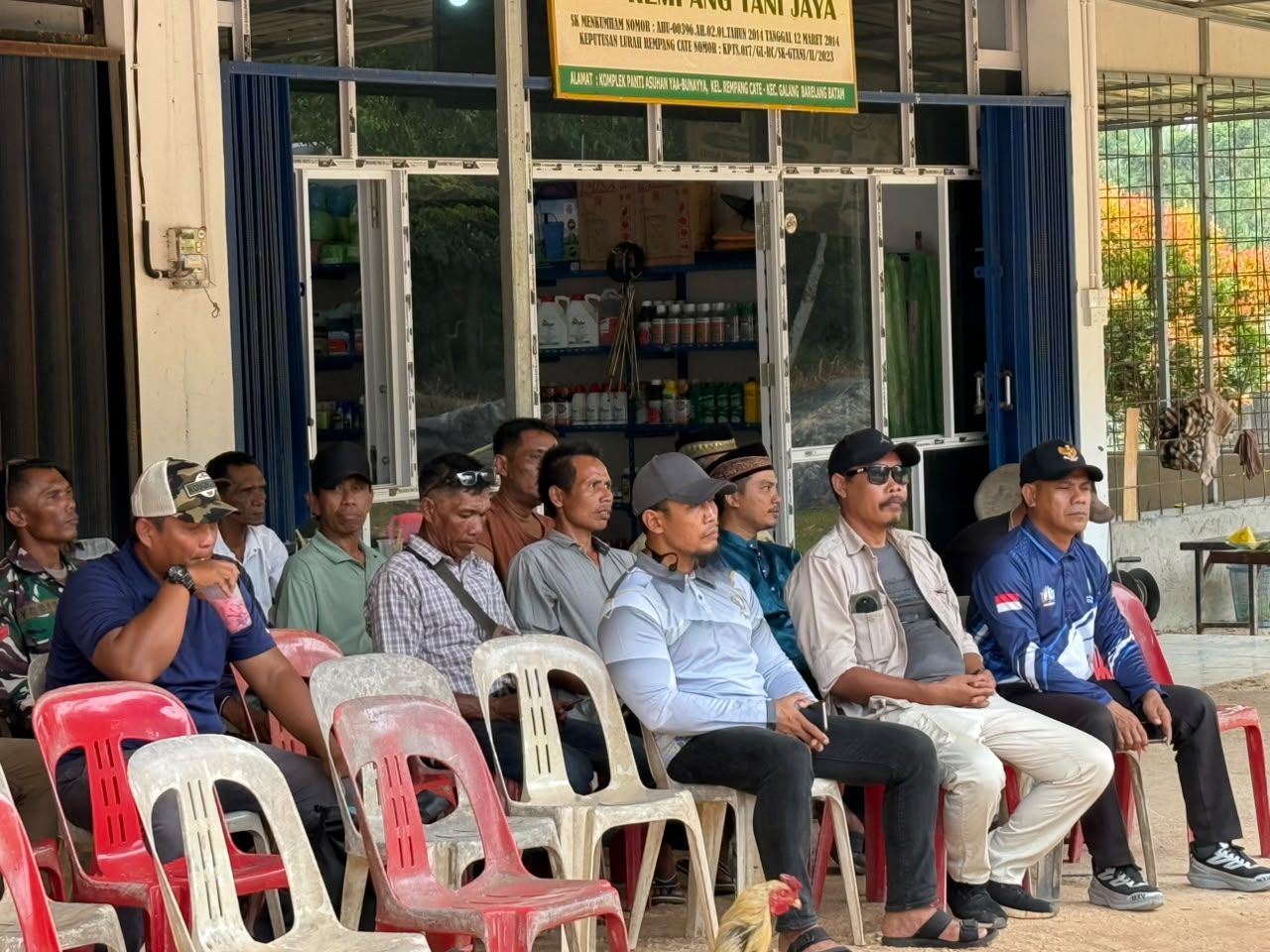 Tokoh masyarakat dan berbagai elemen, antara lain petani, nelayan dan Gapoktan Rempang, adakan pertemuan serta Bazaar Murah mengingat 3 tahun Tragedi Rempang, 7/9/2026.