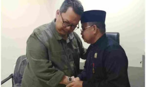 Panglima Utama Majelis Rakyat Kepri, Megat Rury Afriansyah (kiri) bersama Dato' Seri Setia Utama H. Raja Al Hafiz Raja Ismail.