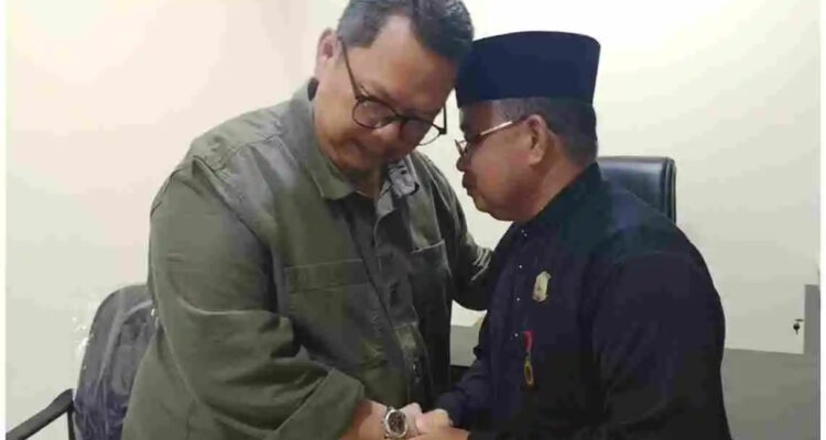 Panglima Utama Majelis Rakyat Kepri, Megat Rury Afriansyah (kiri) bersama Dato' Seri Setia Utama H. Raja Al Hafiz Raja Ismail.