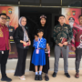 Wenni Febrianty alias Rubby, 37 tahun, (tengah) bersama Zahra (8 tahun) didampingi para pengacara dari Advokat dari Law Firm DRS & Partners, saat di Polsek Bengkong, Kamis, 10/9/2026.