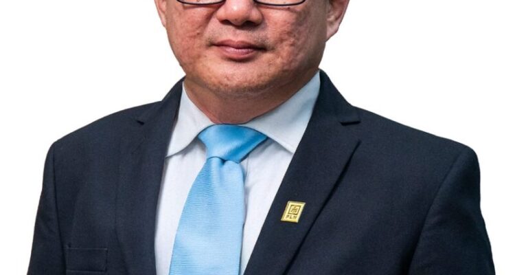 Dirut PT PLN Batam, Kwin Fo, yang merupakan adik kandung Wakil Wali Kota Batam, Li Claudia Chandra, yand dinilai tidak kapabel memimpin PT PLN Batam.