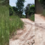 Jalan menuju lokasi muat barang diduga rokok ilegal, di Pantai Monggak. Jalan masuk diportal dan dijaga ketat agar media ini tidak dapat masuk ke lokasi.